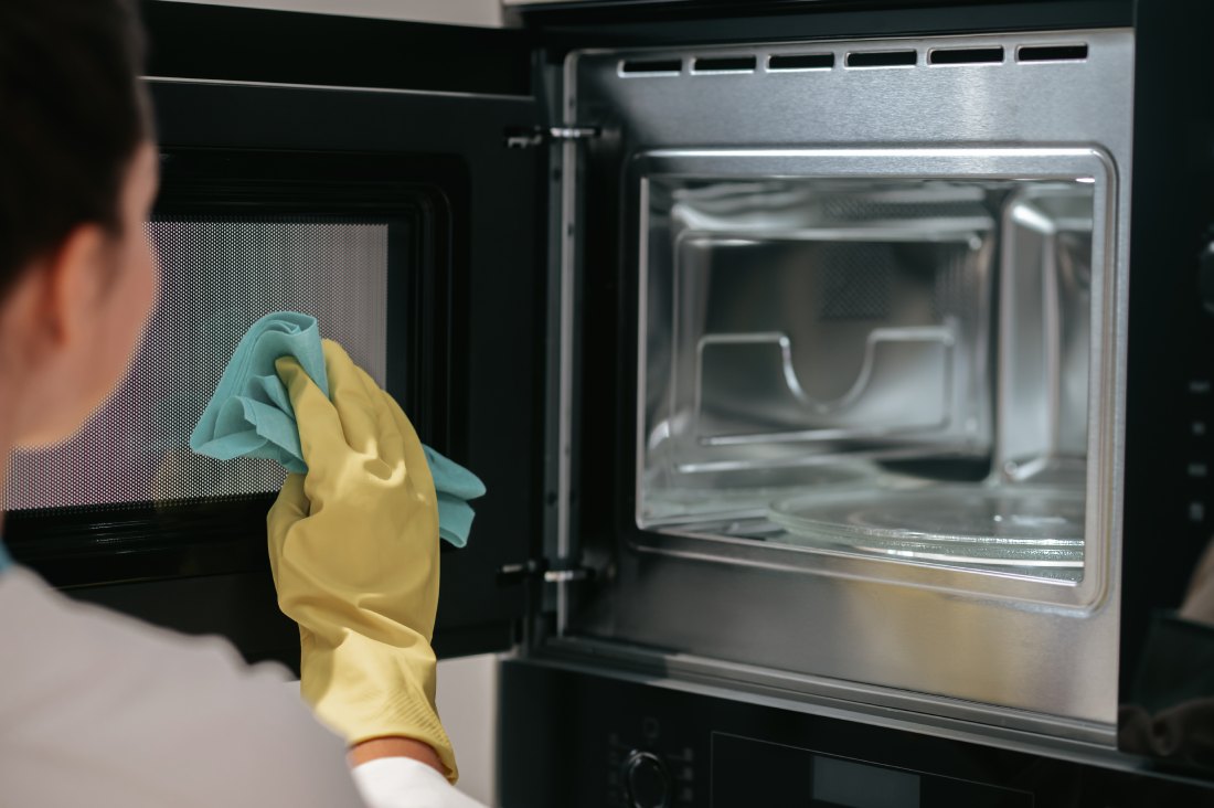 How to Clean an Oven